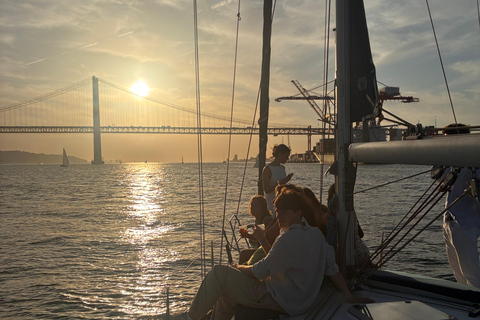 Sunset aboard a sailboat in Lisbon! Sunset aboard a sailing boat in Lisbon!