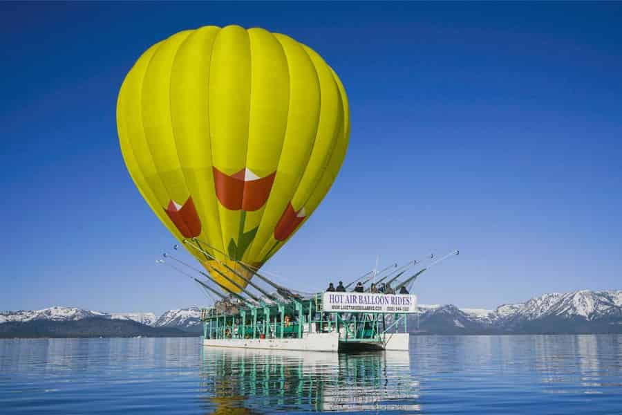 Lake Tahoe: Heißluftballonfahrt mit Start vom Boot aus. Foto: GetYourGuide