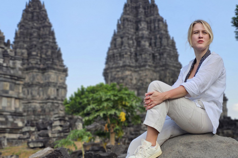 Tour all'alba a Yogyakarta: salita garantita a BorobudurTour all'alba a Yogyakarta: salita alle colline di Borobudur e Prambanan