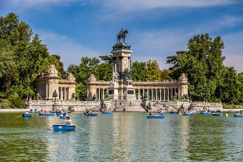 Madrid: Skip-the-Line Rowing Boat Ticket at El Retiro Park