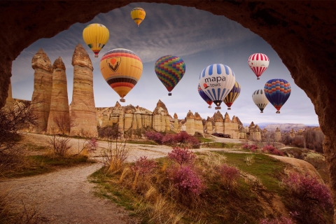 Cappadocië: privérondleiding met heteluchtballon bij zonsopgangBallonkijktocht met gedeelde groep