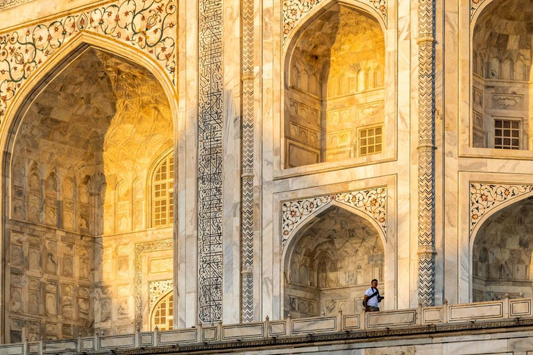 Von Delhi: Taj Mahal &amp; Agra Tour mit dem ExpresszugZug 2. Klasse mit Wagen und Reiseführer