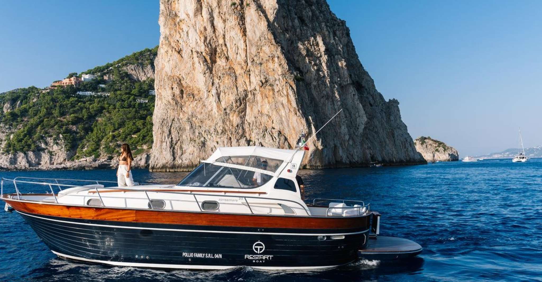 Positano, Boat Tour of Capri with Drinks and Snacks - Housity
