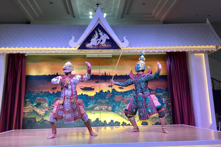 Calypso Cabaret en Asiatique: espectáculo de ladyboys en primera filaEspectáculo nocturno