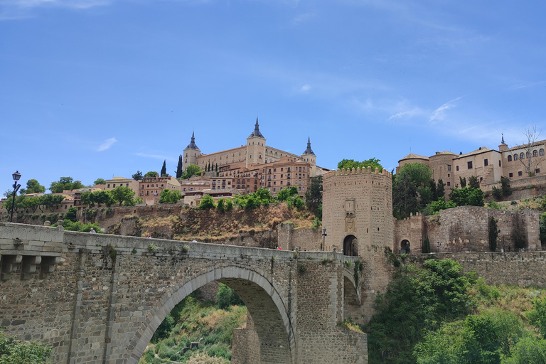 Historic Toledo: Cathedral and Museums in groups of maximum 10 people.