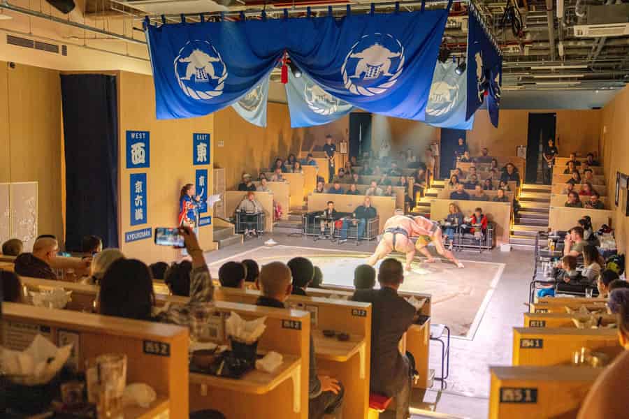 Kyoto: Sumo-Show-Erlebnis mit Hühnchen-Hot-Pot & Souvenir. Foto: GetYourGuide Kyoto: Sumo-Show-Erlebnis mit Hühnchen-Hot-Pot & Souvenir. Foto: GetYourGuide