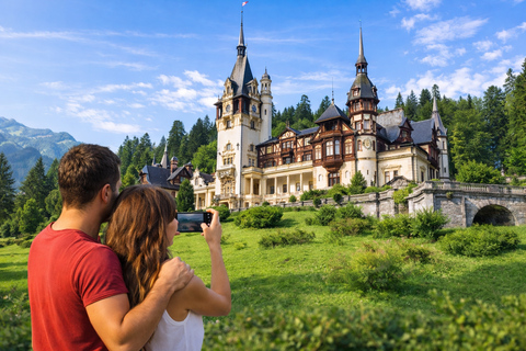 Bucharest: Peles, Bran, and Brasov Day Trip with Guide Italian Group