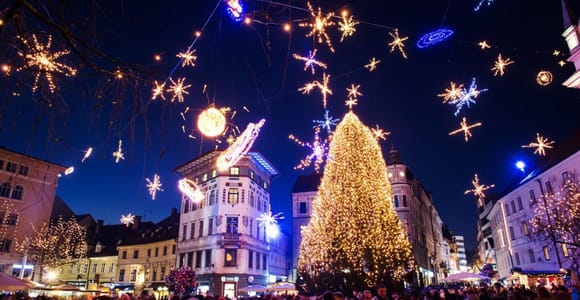 Ljubljana: Christmas Boat Cruise with Mulled Wine or Tea