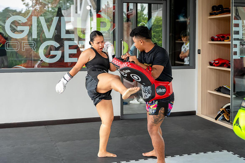 Phnom Penh: Kun Khmer Martial Arts Class with Protein Shake