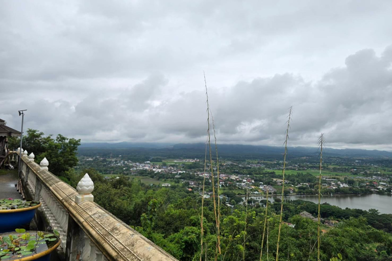 Descobre Chiang Rai: templos, arte e natureza cénicaDiscover Chiang Rai: Temples, Art, and Scenic Nature