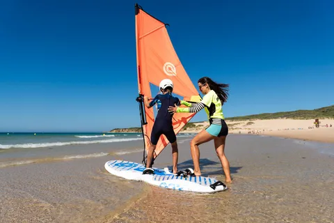 Tarifa, Cadice: lezioni di windsurf per tutti i livelli e le età