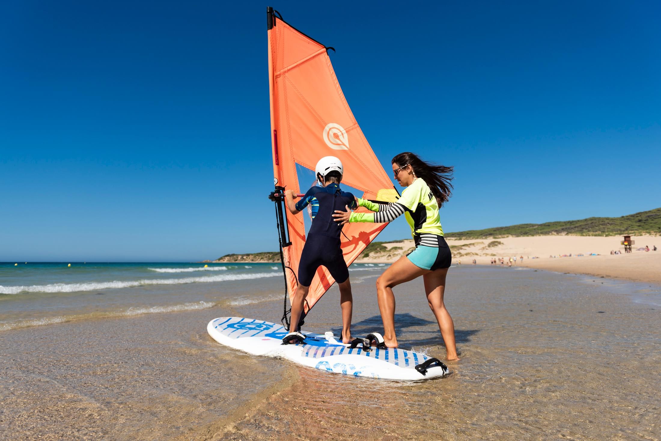 Tarifa, Cádiz: Windsurfing-Kurse für alle Stufen und Altersgruppen