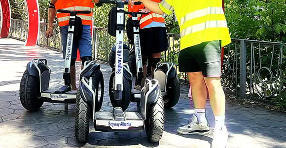 Tirana: Segway-Stadtrundfahrt mit ortskundigem Guide und den wichtigsten Sehenswürdigkeiten der Stadt