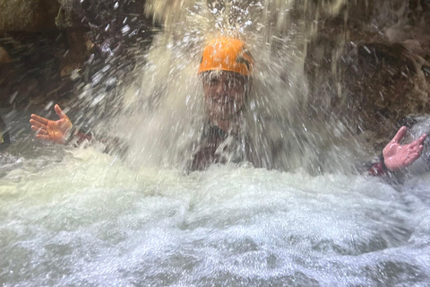 Anna : Une expérience incroyable de canyoning dans l'eau