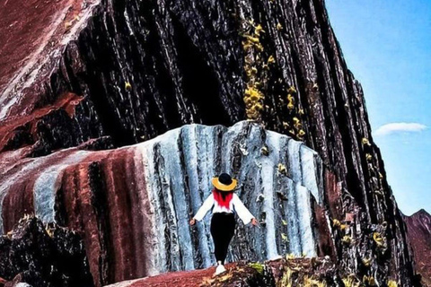 Cusco: Pallay Punchu Mountain Guided Hike with Meals