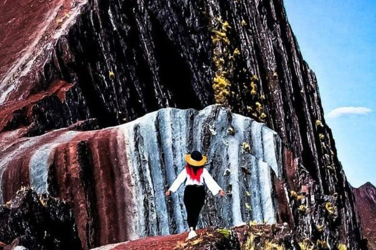 Cusco: Pallay Punchu Mountain Guided Hike with Meals