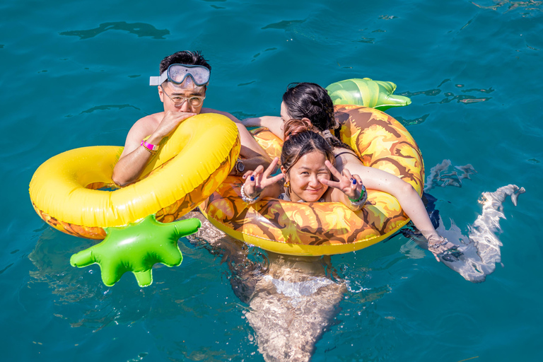 Split: Blå lagunen, skeppsvrak och Šolta med lunch och dryckerBåtutflykt utan solsäng på däcket