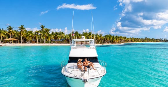 Punta Cana: Saona Island Private Yacht Tour with Snorkeling