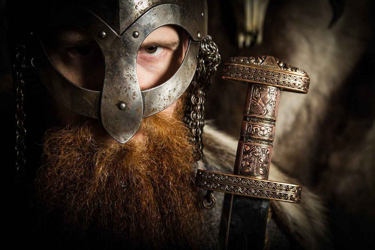 Alesund: Viking Tour with Ship Experience and Tasting