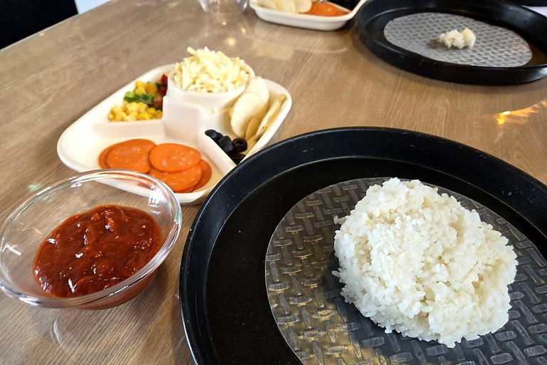 Busan: Korean Cooking Workshop with 2 Food Options Korean Rice Pizza Making Experience
