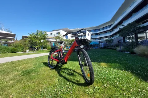 Annecy-le-Vieux, France: Electric and Muscle Bike Rentals