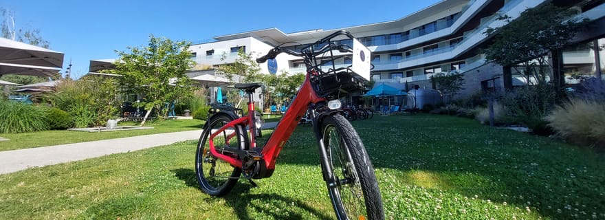 Annecy-le-Vieux, France : Location de vélos électriques et classiques