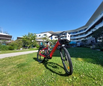 アヌシー・ル・ヴュー、フランス：電動自転車とマッスルバイクのレンタル