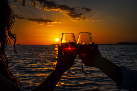 Sliema: Fernandes Fireworks Festival Cruise w/ Dinner+Drinks Without Transportation