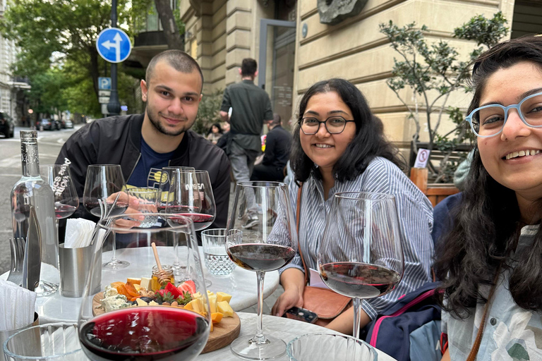 Baku guidad stadsvandring i vin (snacks ingår)Gruppresa