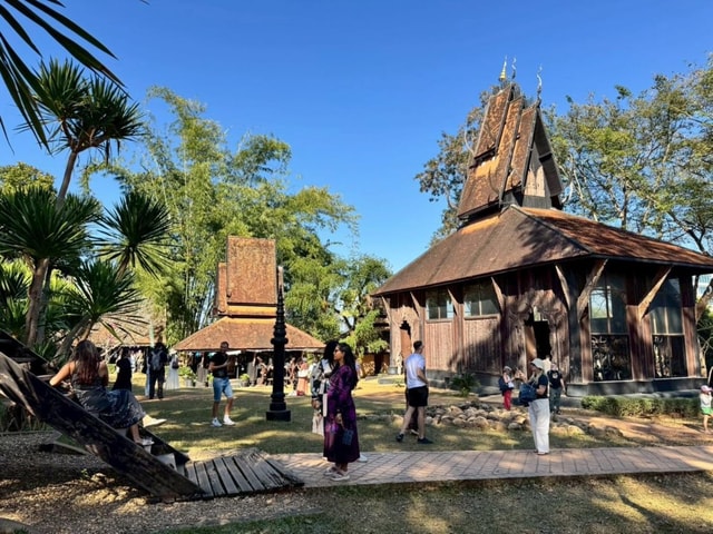 Chiang Mai: Chiang Rai Temples, Kayan Village & Black House