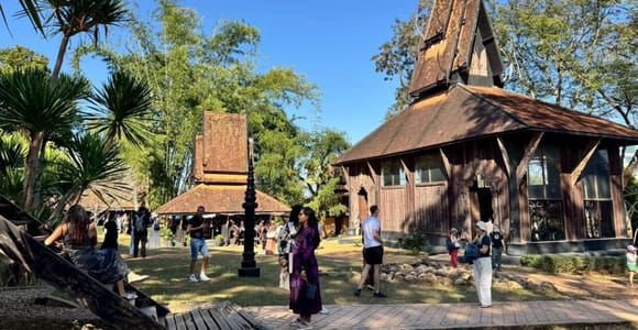 Chiang Mai: Chiang Rai Temples, Kayan Village & Black House