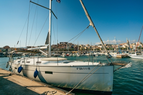 Barcelona: crucero en velero y visita a un viñedo con cata