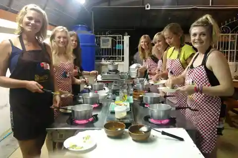 Krabi : Découvrez les saveurs thaïlandaises de nuit à la Smart Cook School
