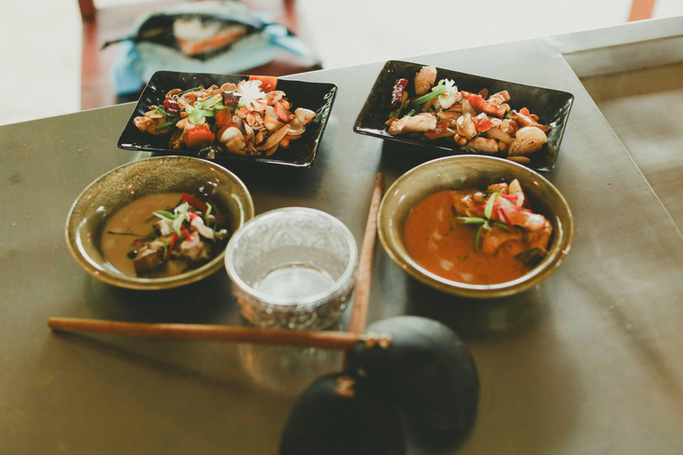 HALVDAGSKURS I MATLAGNING på The Rice Barn Thai Cooking FarmKrydda ditt liv och njut av spännande matlagning med oss