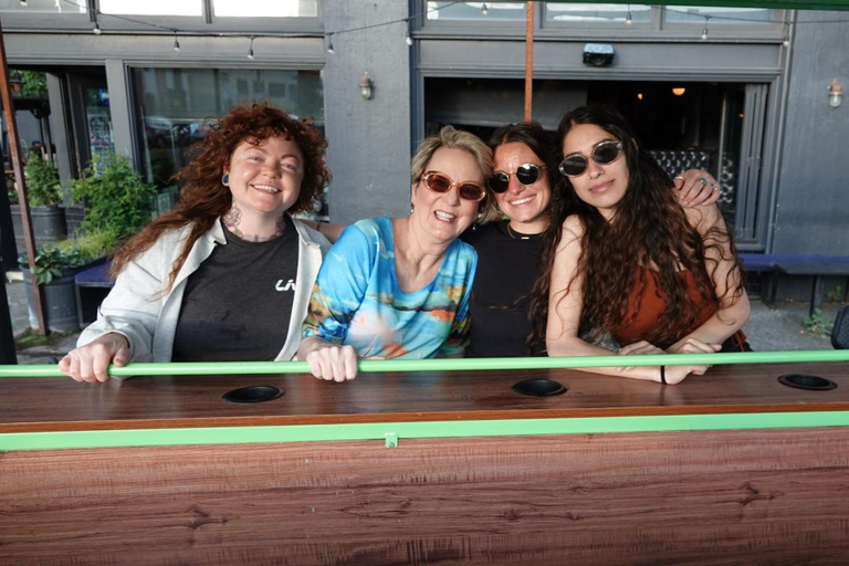 Portland: Private or Shared Party Bike Pub Crawl Shared Tour