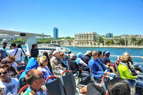 Istambul: Passeio de Barco no Bósforo com Guia de Áudio e Opção ao Pôr do Sol