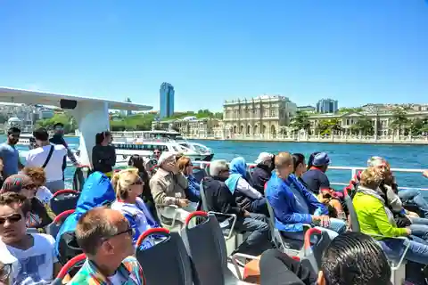 Istambul: Cruzeiro pelo Bósforo com guia de áudio e opção de pôr do sol
