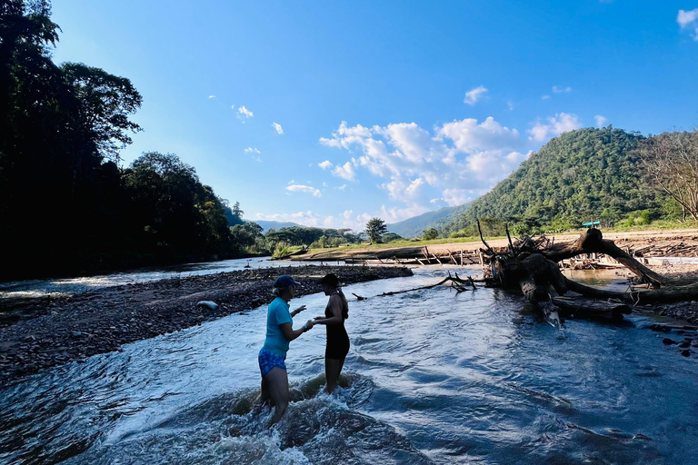 Chiangmai Ganztagestour - Trekking, Wasserfall & Tubing