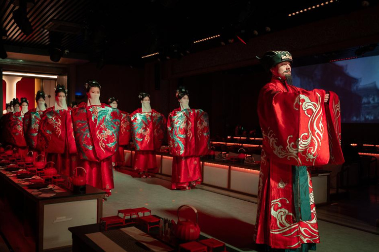 Nanjing: Royal Cultural Dinner Show - JinLingMengHua Standard Seating (Row 4) - Dinner