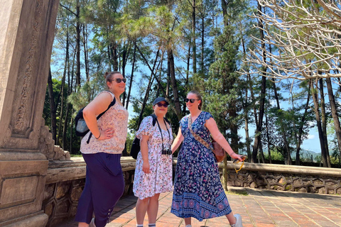 Excursión por la ciudad de Hue con traslado a Hoi An o Danang en coche privadoVisita a la ciudad de Hue con guía