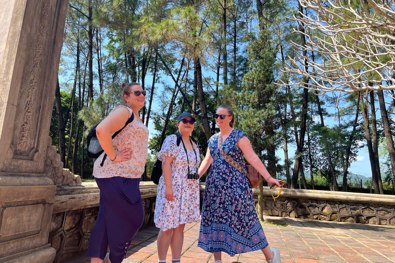 Excursión por la ciudad de Hue con traslado a Hoi An o Danang en coche privadoVisita a la ciudad de Hue con guía