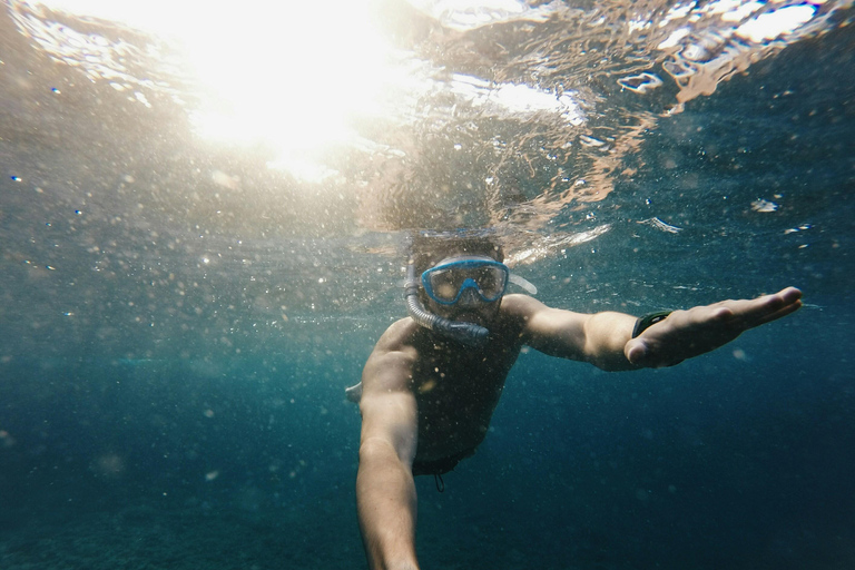 Sorrento: Passeio de iate por Capri e Gruta Azul com mergulho com snorkel