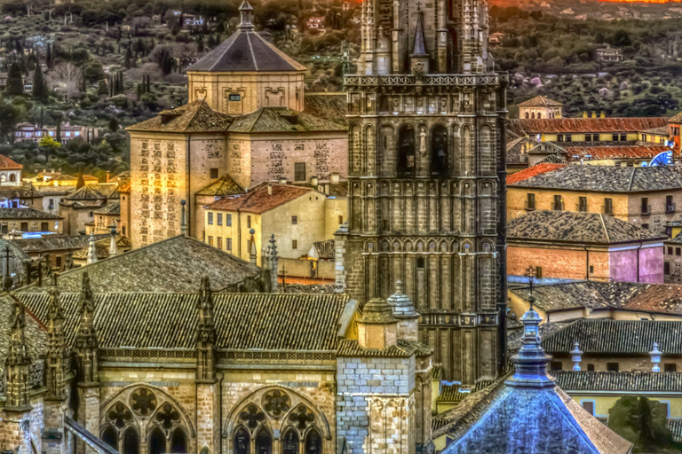 Toledo: walk through the historic center with an expert guide in Italian Toledo: City of Six Cultures