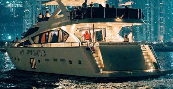 Dubai Harbor: Luxury Yacht Tour with BBQ Options