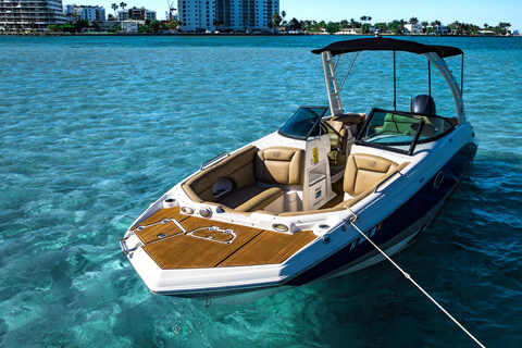 Miami: Private Tailored Sightseeing Boat Tour 1 hour Package w/o Gas & Marina Fees $70 due at Check-in