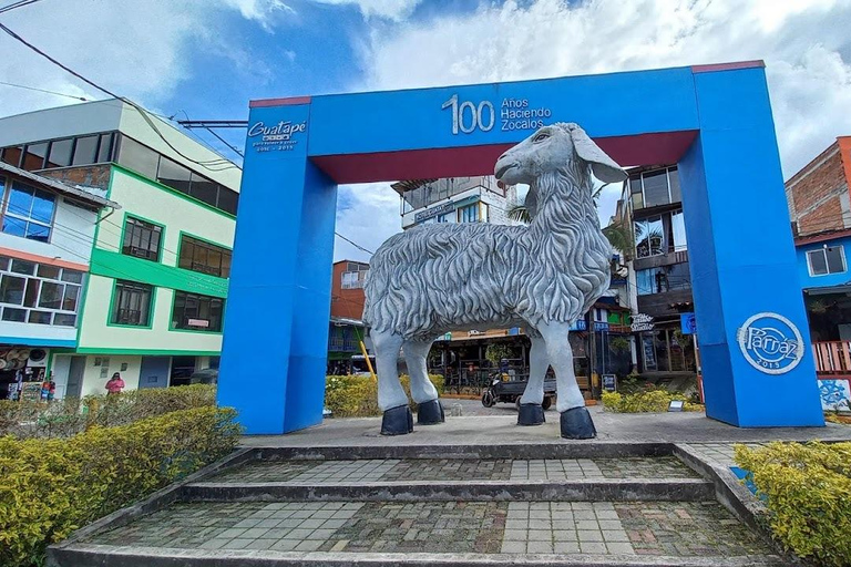 MEDELLIN: TOUR INGLÊS GUATAPE + PEÑOL VELHO + MALECON + BARCO RUMBERO