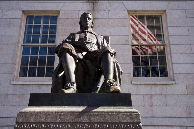 Cambridge: 2H Harvard University Student-Guided Walking Tour