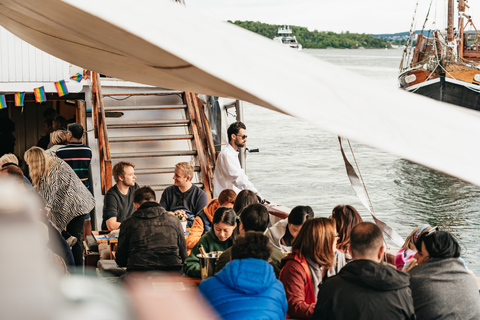 Oslo: Crucero nocturno por los fiordos con buffet de gambasOslo: tour a pie y fiordos en barco con bufé de gambas