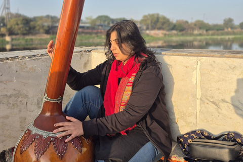 Delhi: meditación espiritual y paseo en barco con un músico folclóricoDelhi: meditación espiritual y paseo en barco con un músico folclórico como guía