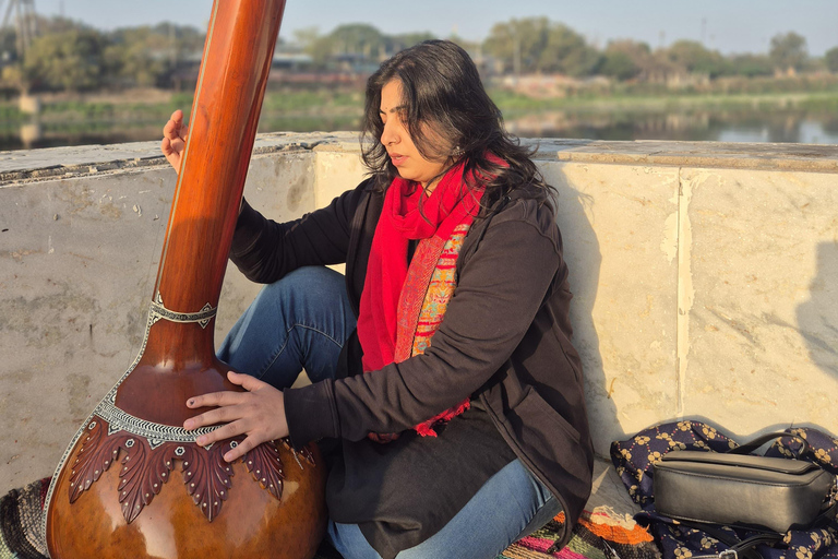 Delhi: meditación espiritual y paseo en barco con un músico folclóricoDelhi: meditación espiritual y paseo en barco con un músico folclórico como guía
